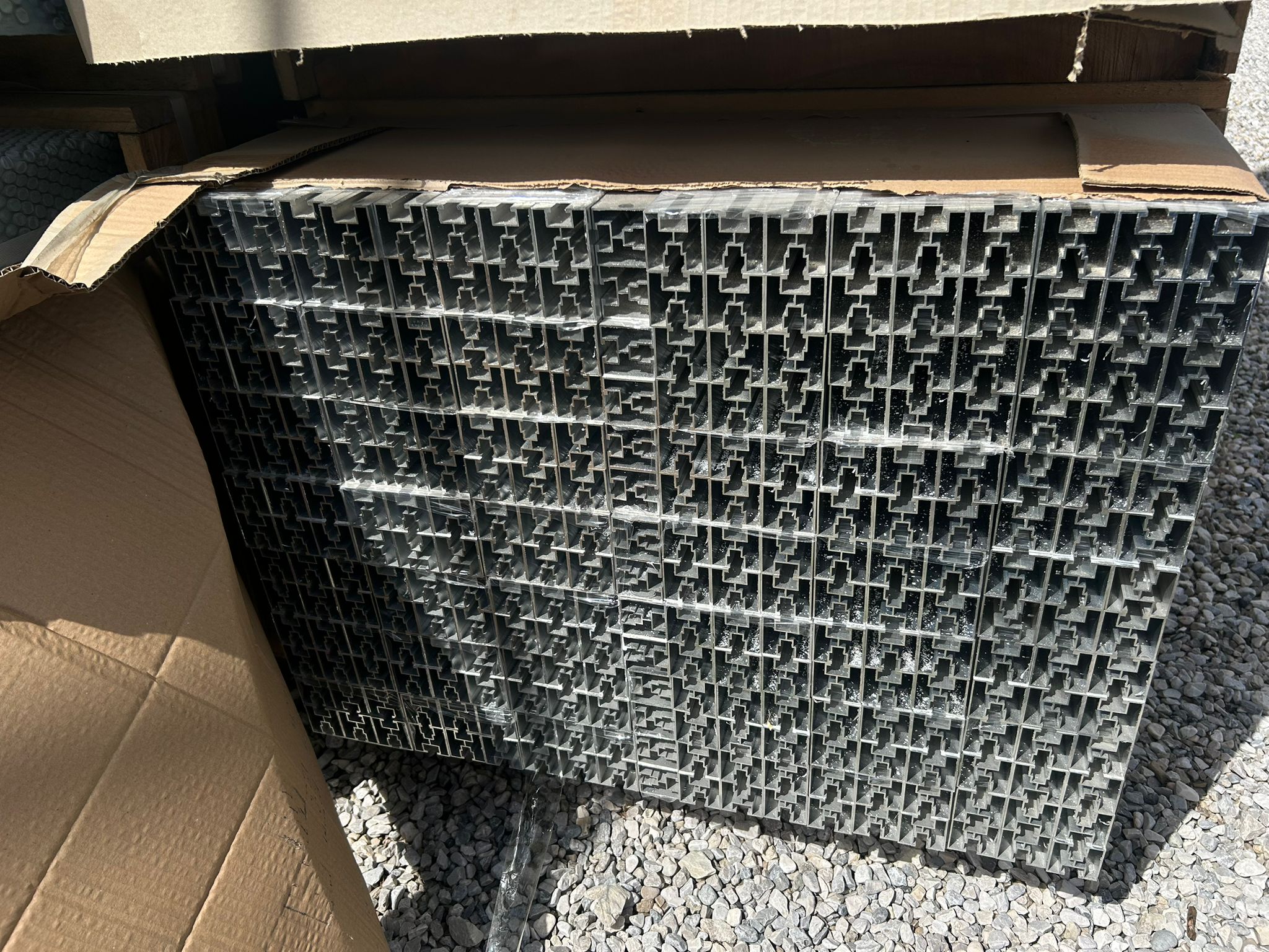 266x Alu-Solarprofile 40x40 mm - 1,95 m - Nut 8/10 - Typ S - PV-Profile - Palettenangebot